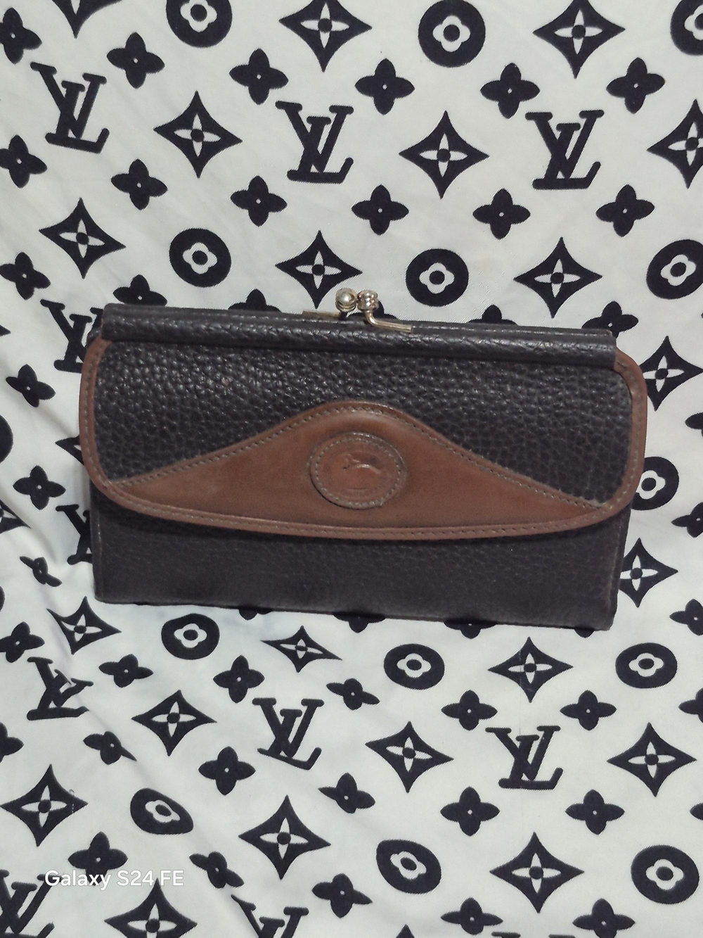 Y2K Vintge Dooney & Bourke Dark Brown Leather Wallet with Brown Trim